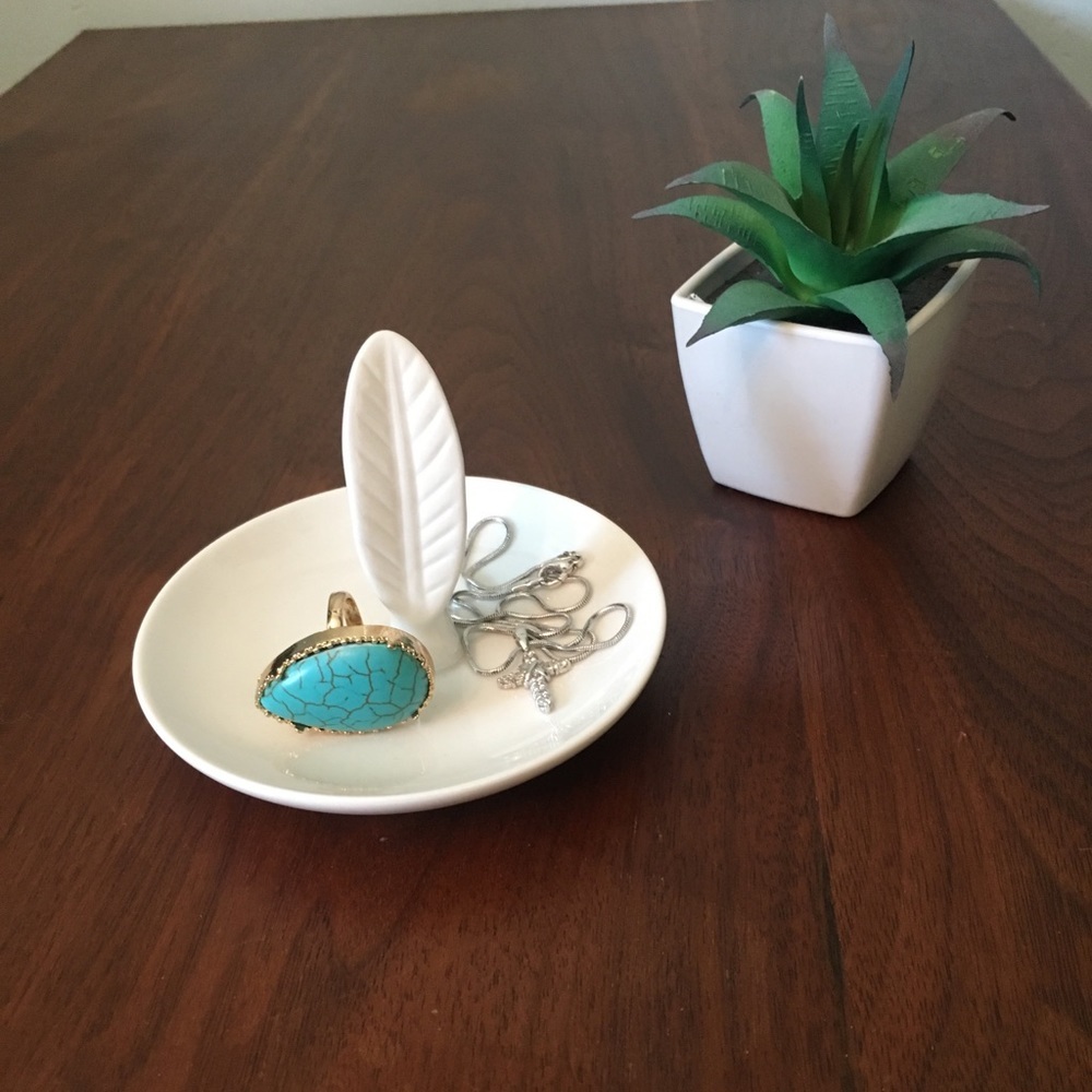 New Beautiful Glass White Ceramic Leaf Jewelry Bracelet Ring Tray